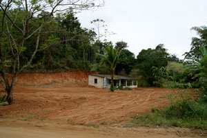 Terreno onde será construído o novo galpão de reciclagem Terreno onde será construído o novo galpão de reciclagem